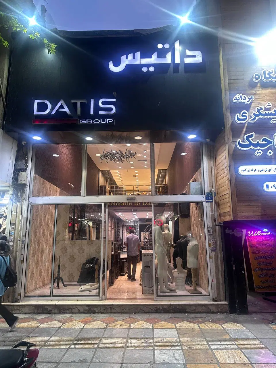 ۱۰۲ همکف ۵۰ متر بالکن ۳۰ متر حیاط نازی آباد