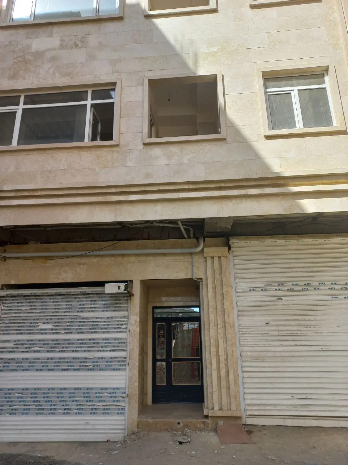 فروش واحد نوساز ،املاک من و تو