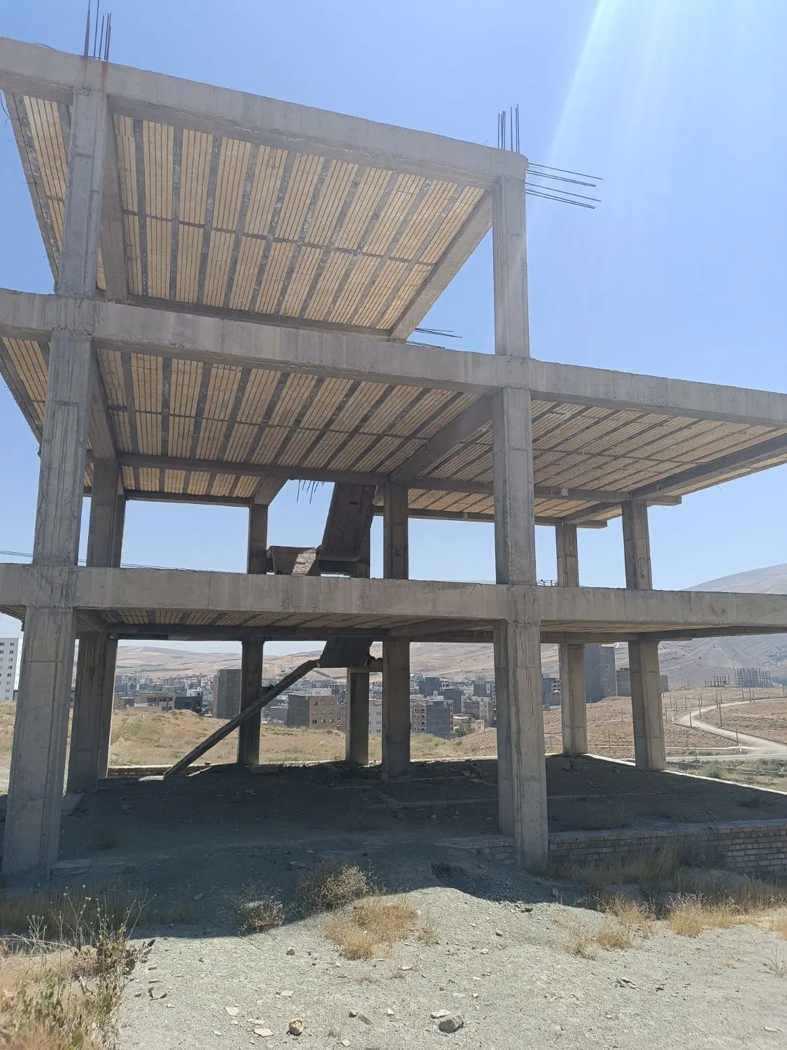 زمین نیمه ساخته ۲۰۰ متری گلشهر ۲ ،شهرک گمرک