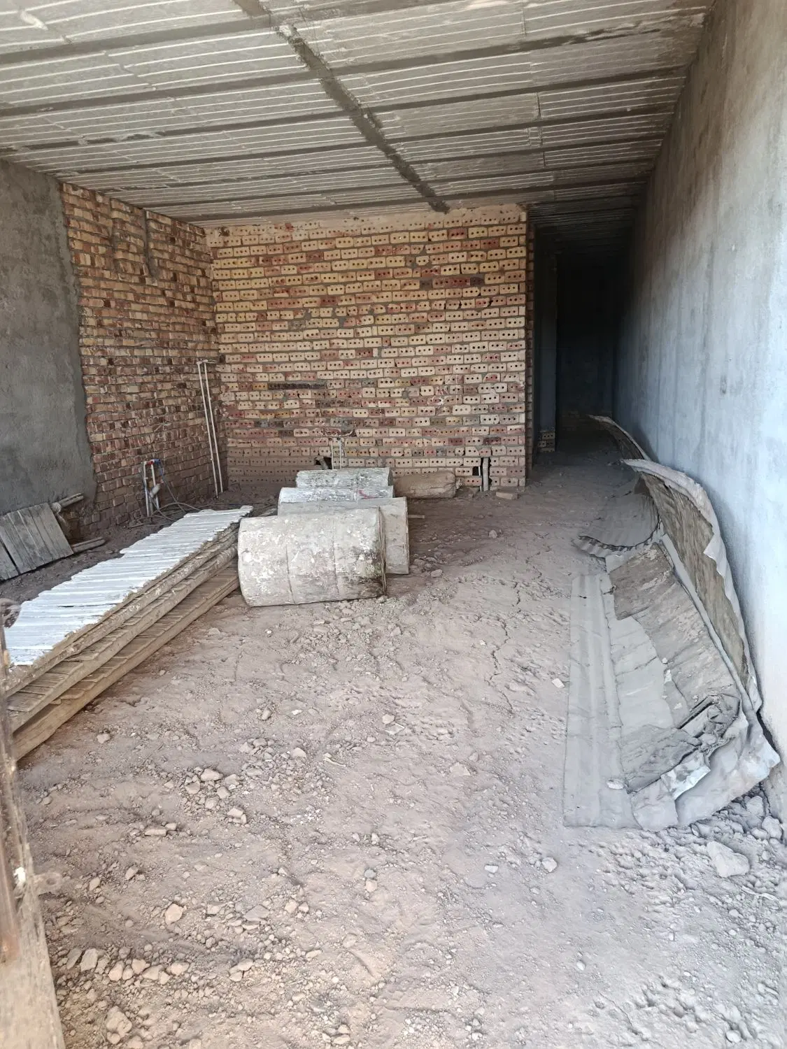 خانه نیمه ساخت