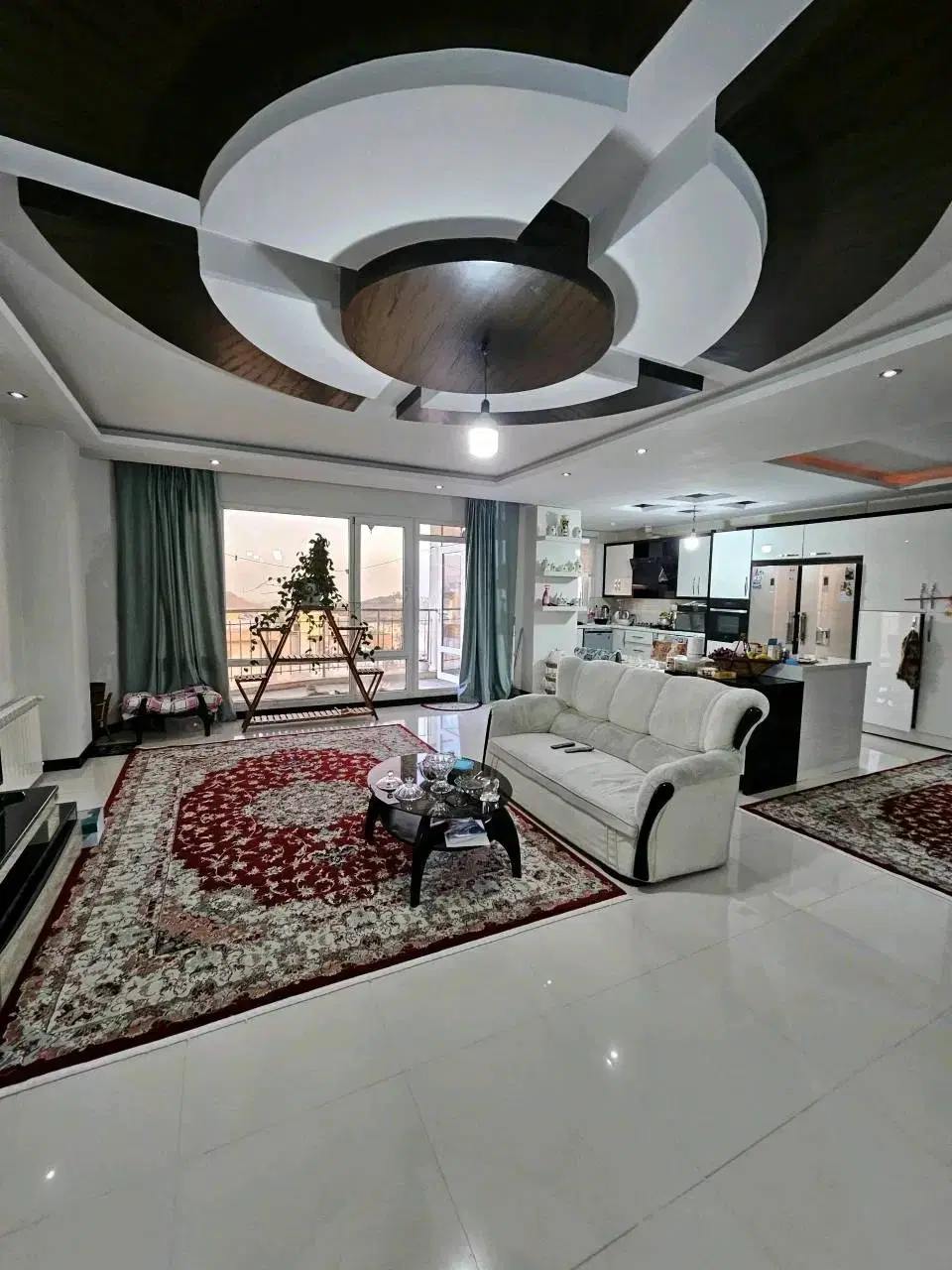 160 متر- 3 خواب- گلستان - رو به آفتاب