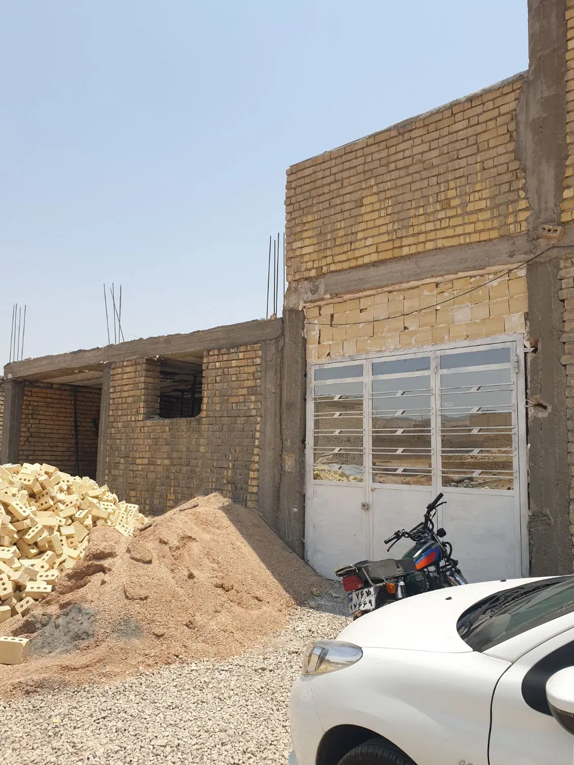طبقه هم کف باپارکینگ