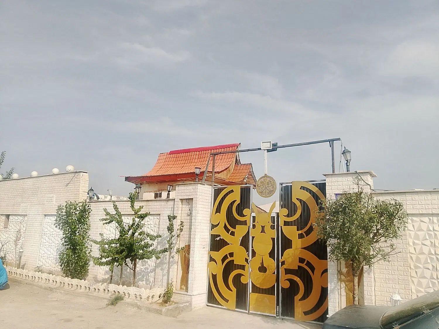 خانه باغ ۵۰۰ متر شهرکی دارای نگهانی ۲۴ ساعته