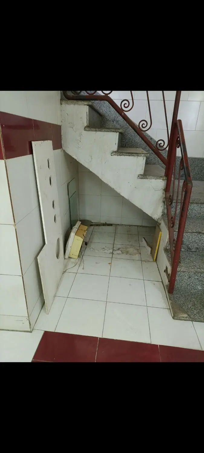 فروش تجاری مغازه غرفه زیر زمین بر خیابان نشاط