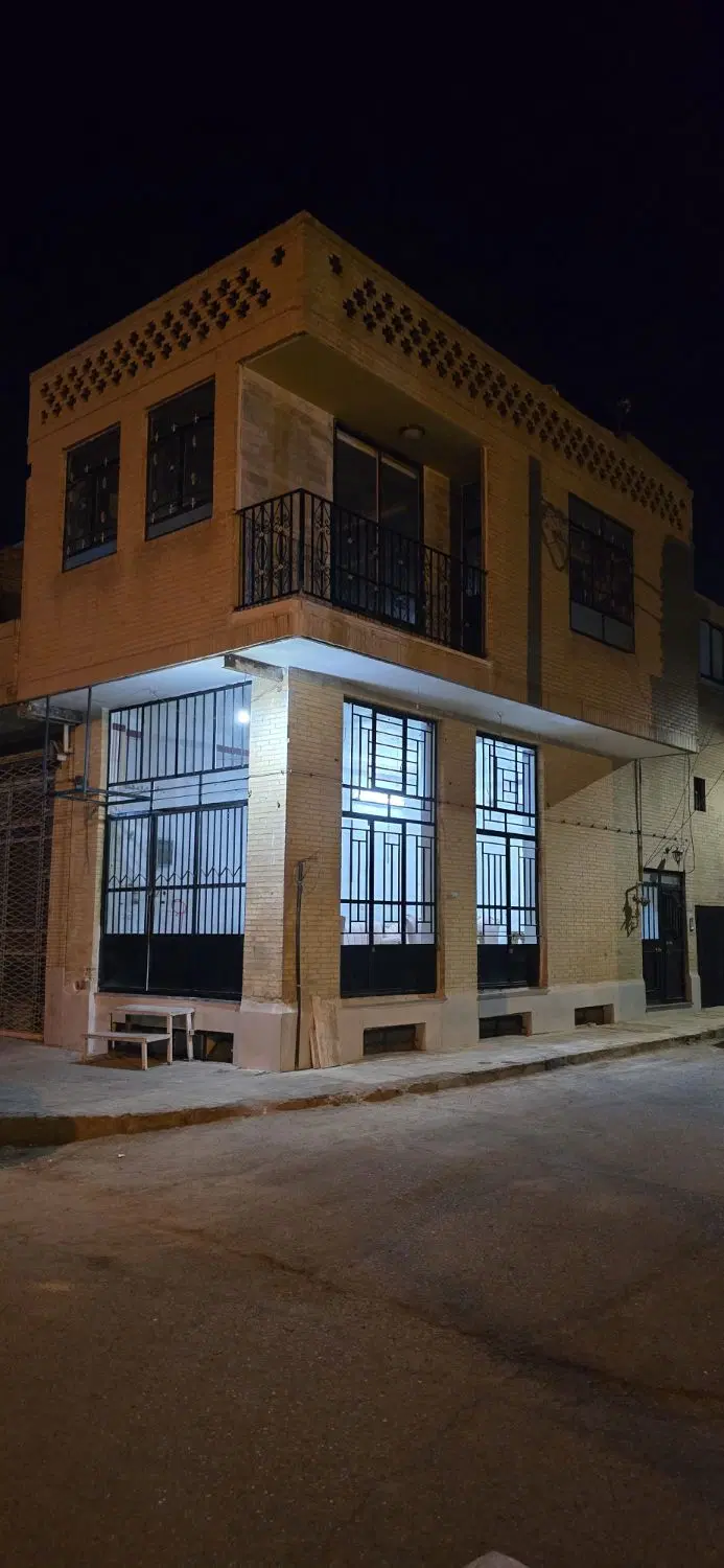 فروش مسکونی تجاری سه طبقه فلکه دوم آزادشهر