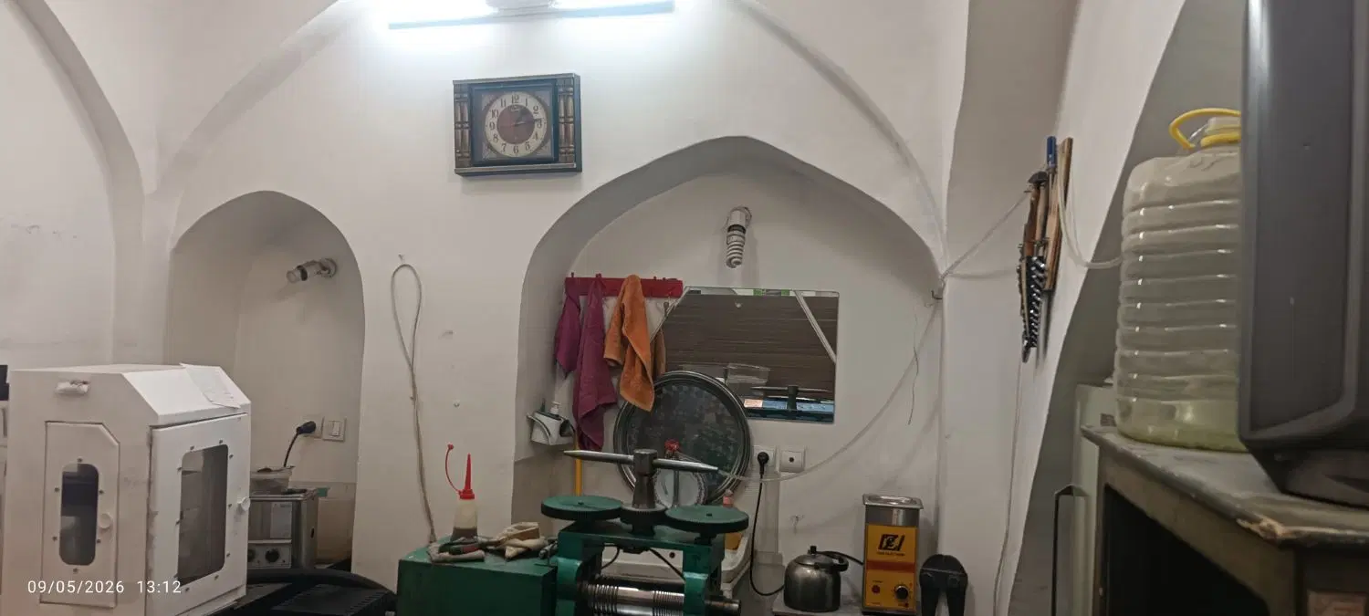مغازه تجاری در قلب بازار زرگر ها