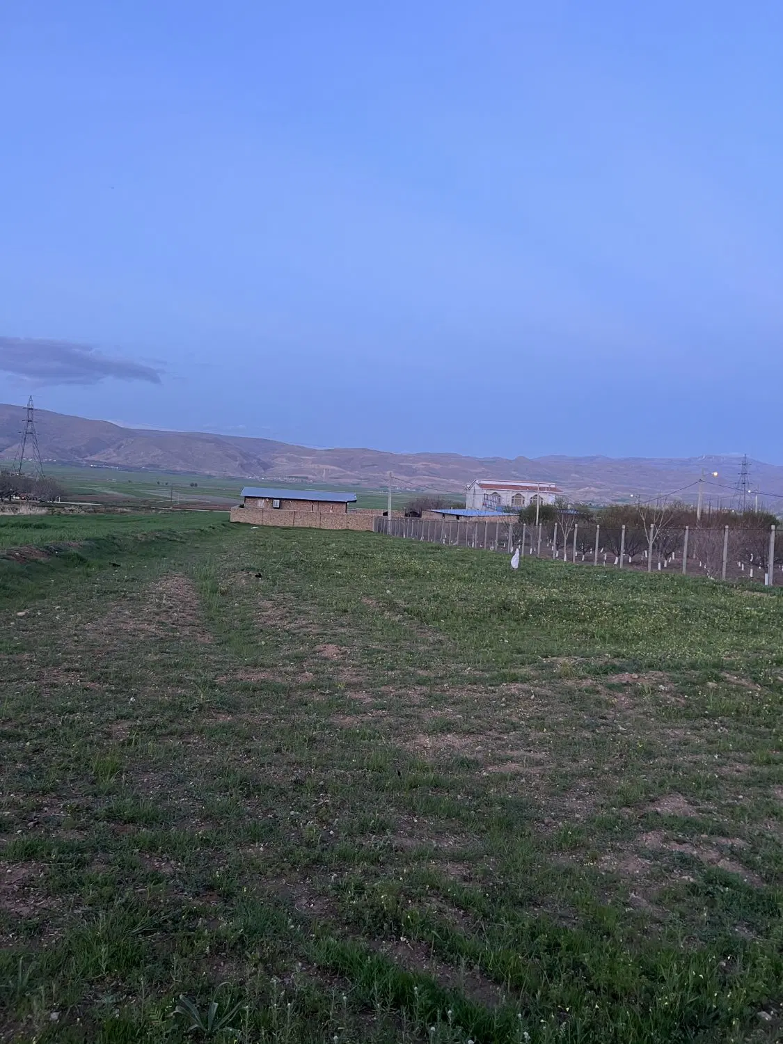 زمین بخش دهپیر داخل روستا