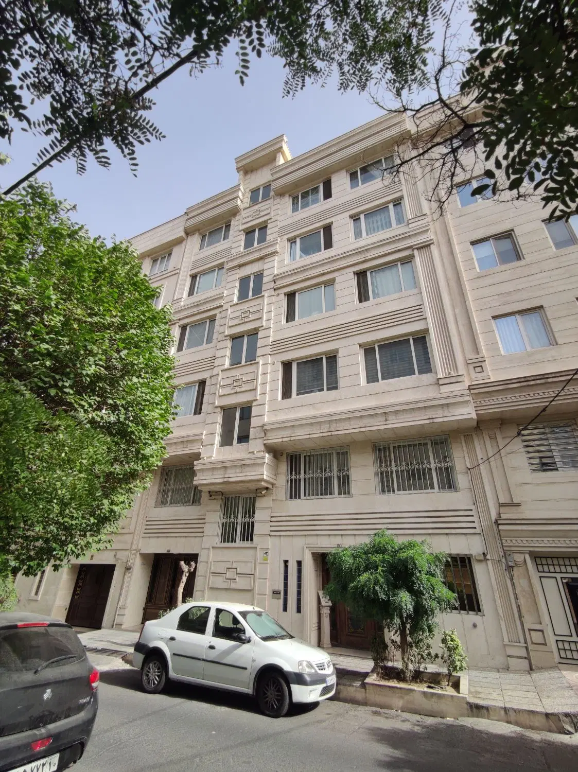آپارتمان ۱۰۰ متری دو خواب