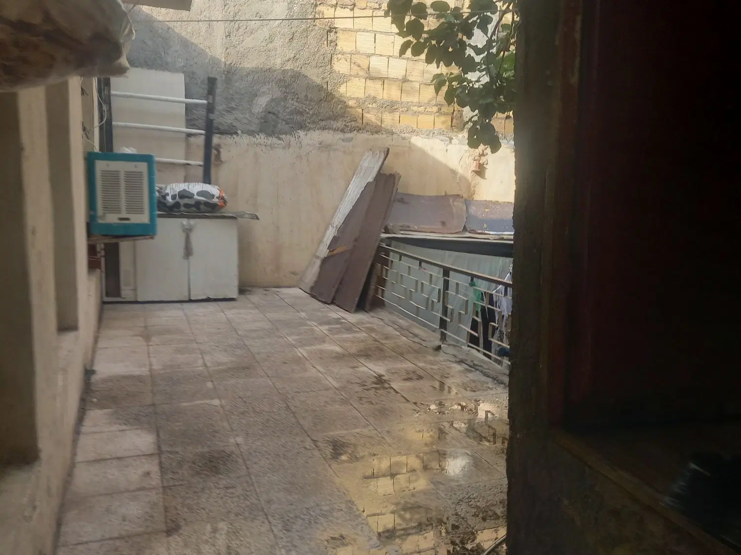 طبقه دوم ۶۵ متر زیر بنا ۴۰ متر بالکن