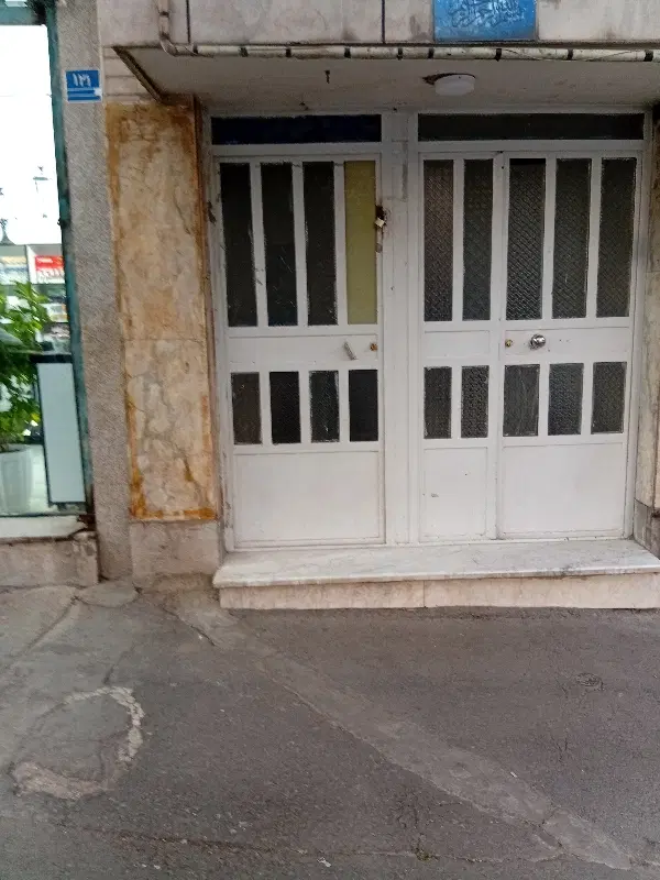زیر پله اجاره ای