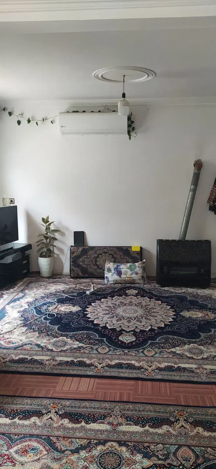 فروش ویلا حیاط دار به متراژ 200متر ...سند تک برگ