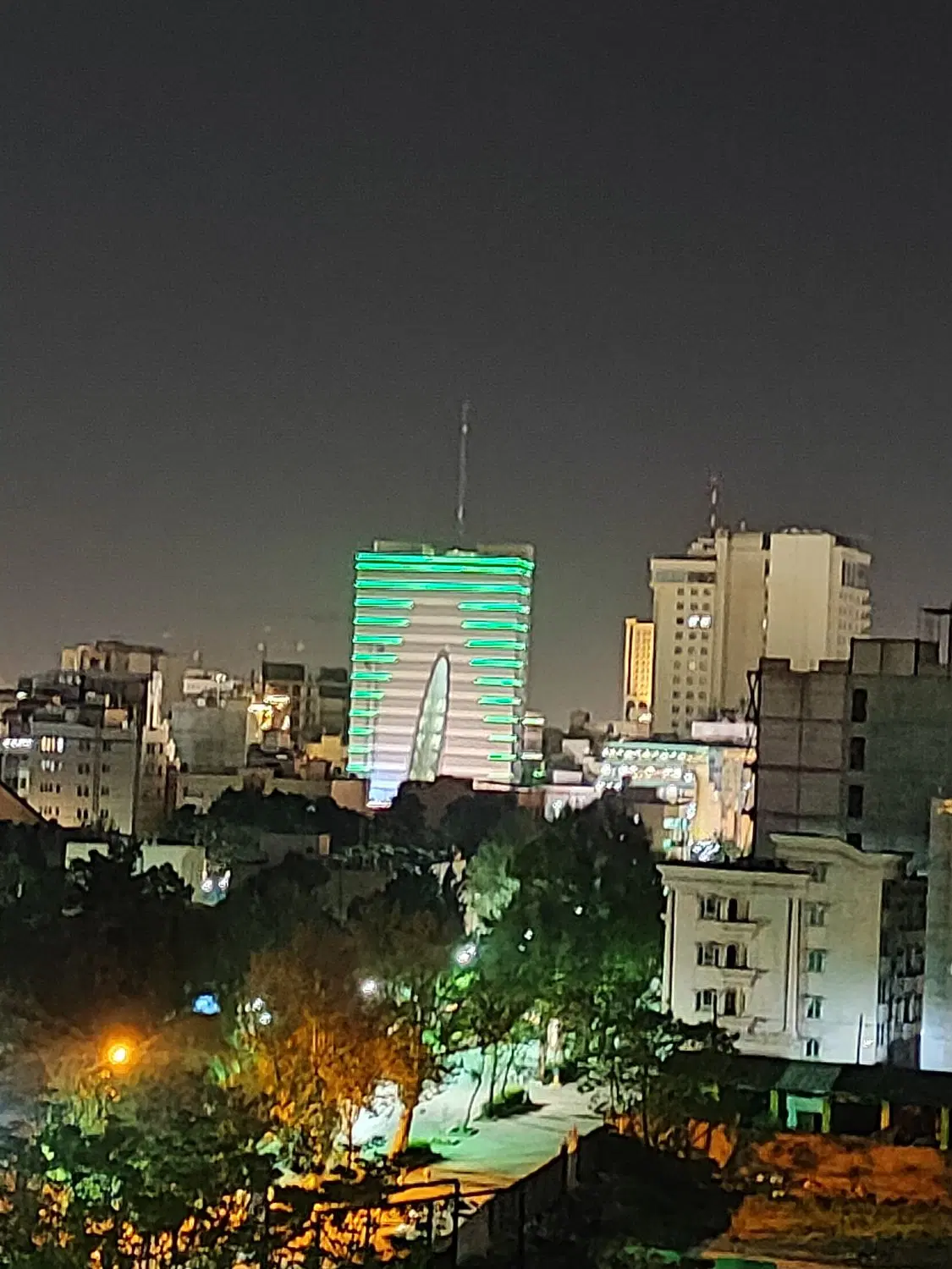 ۹۰ متر برج رُزت روبه آفتاب