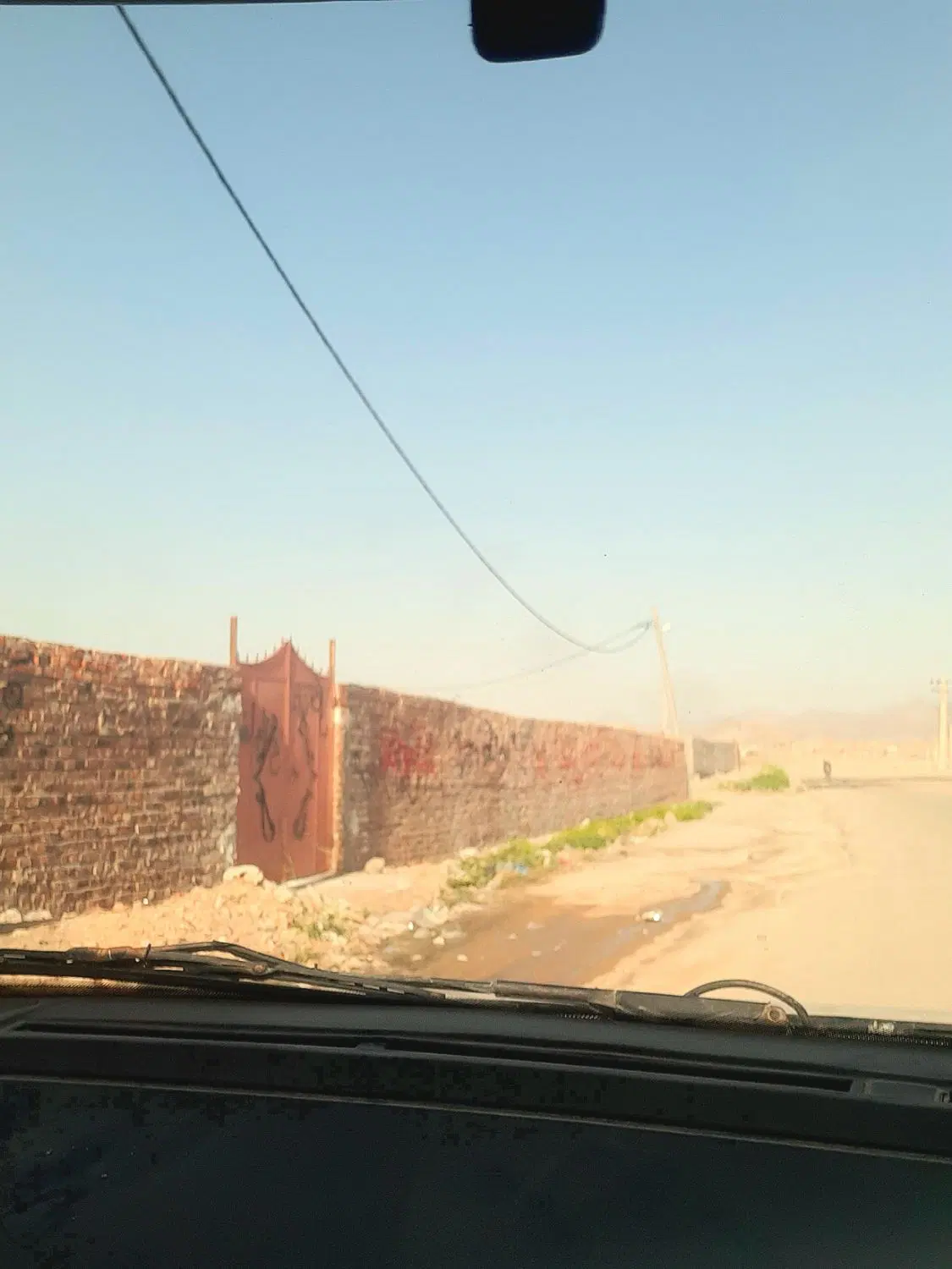 چهاردیواری حاجی اباد شیراباد