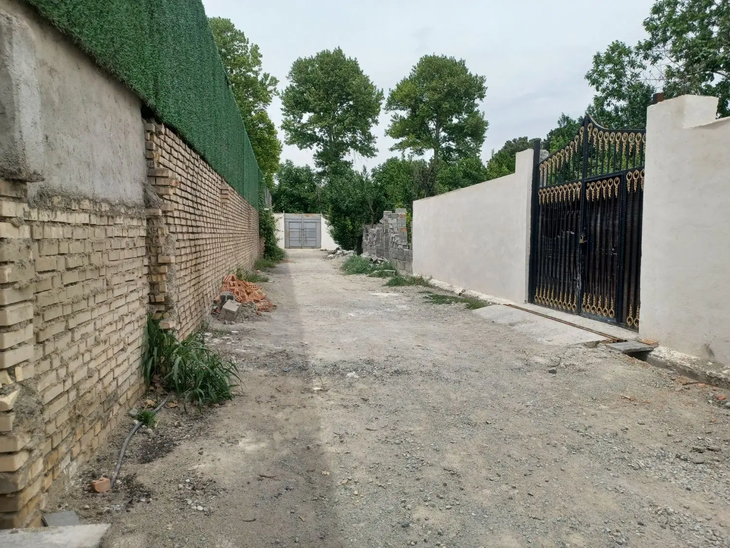 باغچه ۷۰۰ متری با مجوز ساخت و سند تک برگ