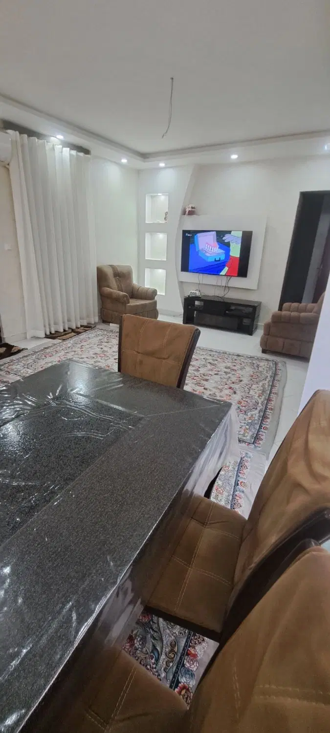 فروش یکجای خانه ۹۰متری ومغازه ۱۰ متری