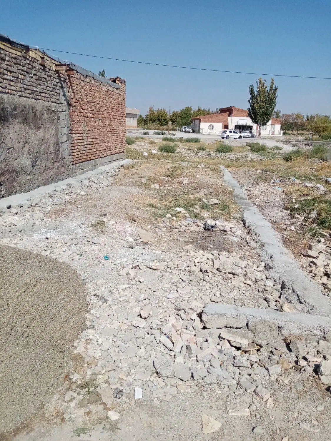 زمین 72متری