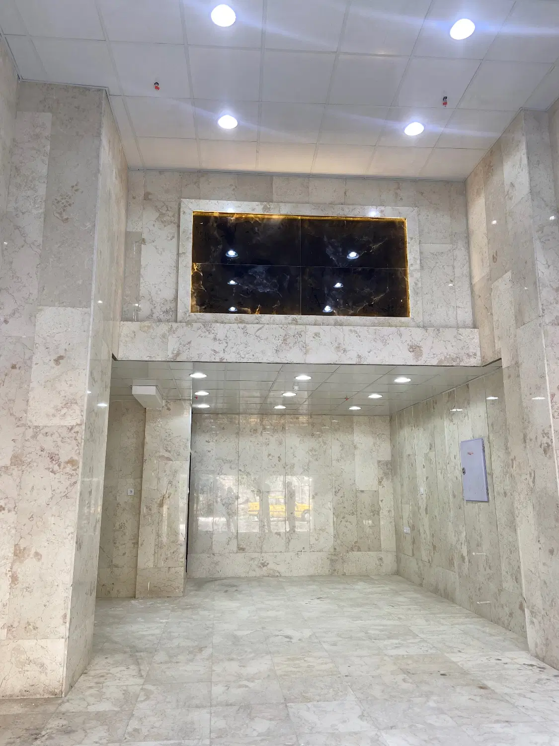 اجاره مغازه نوساز میدان نماز اول خ المهدی