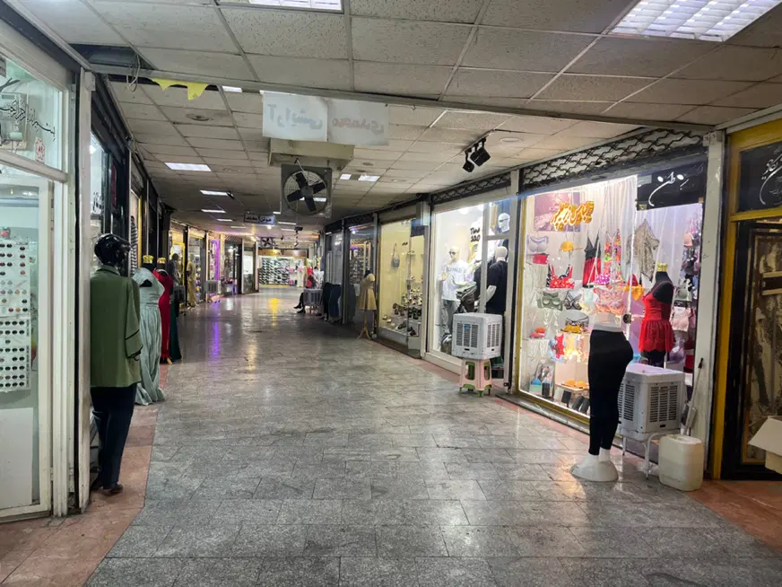 مغازه تجاری در عابر گذر میدان نماز بازار تبریز