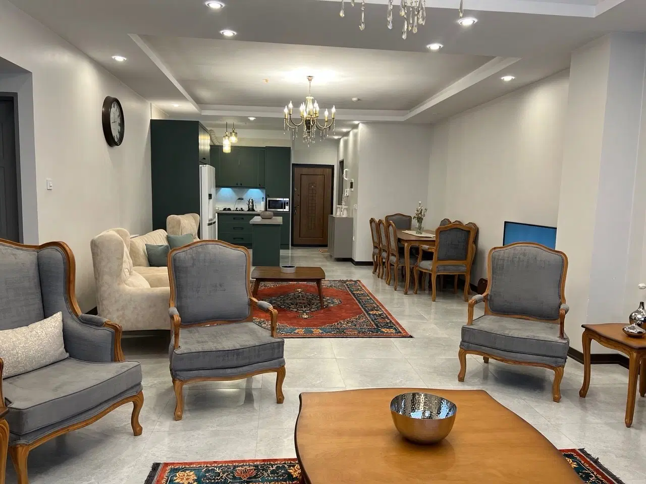 آپارتمان ۱۱۸ متری غرق نور سند دار