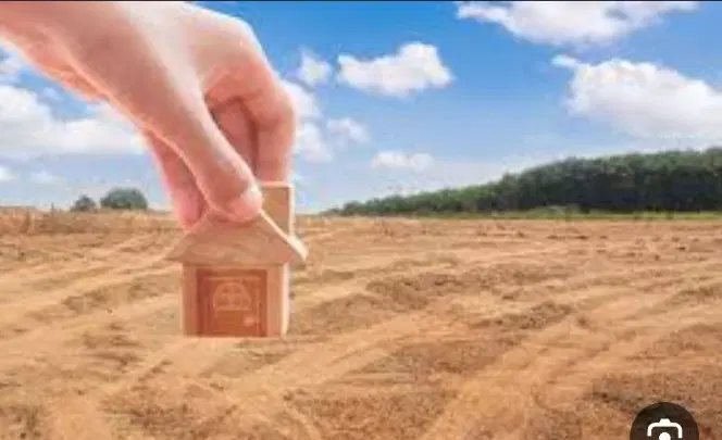 زمین فروشی