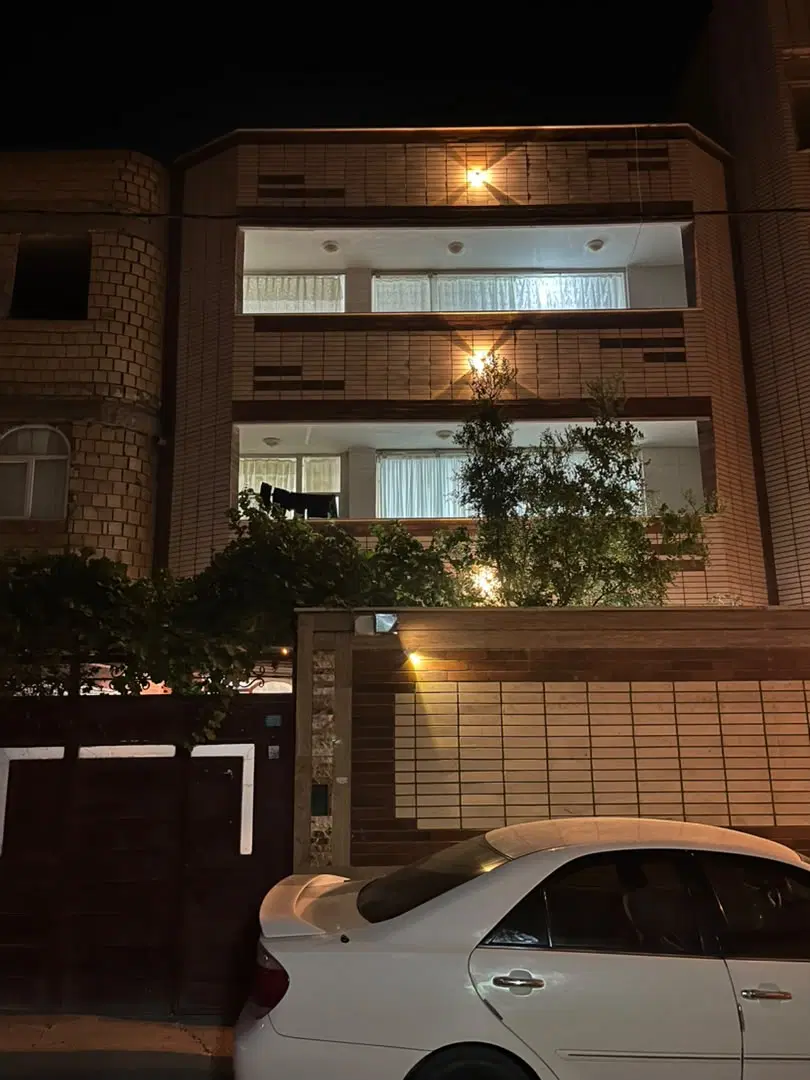 فرووش منزل سه طبقه واقع در فلاورجان