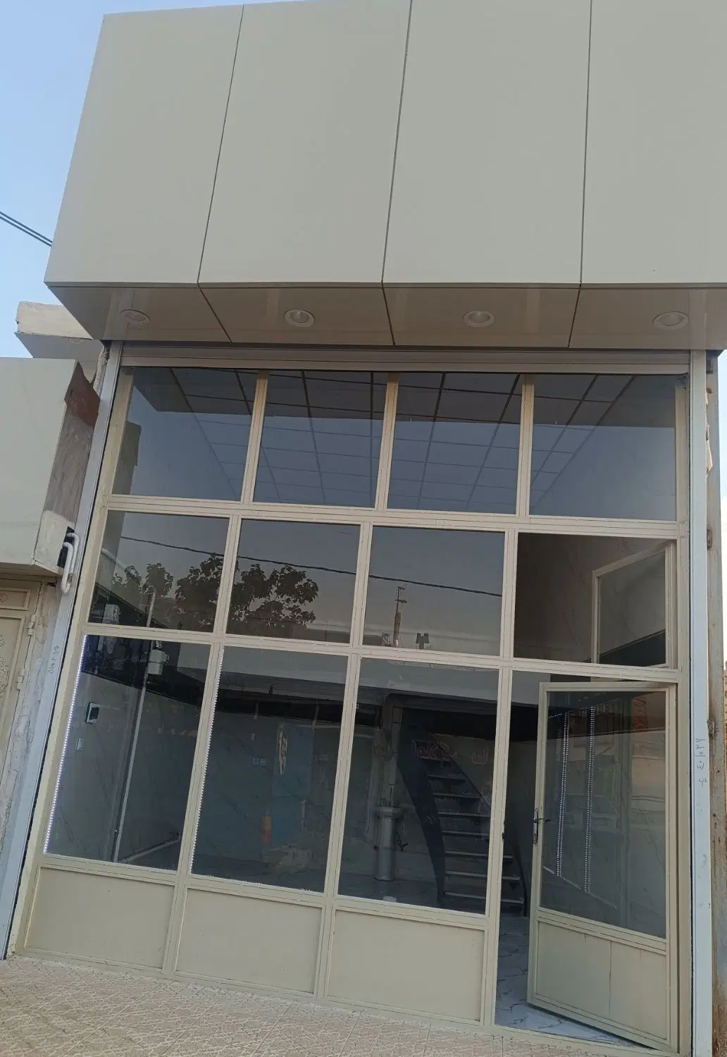اجاره مغازه در باغ معروف بر خیابان