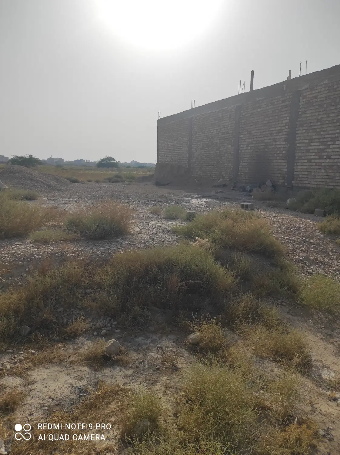 زمین ۲۰۰ متری پشت بند دره