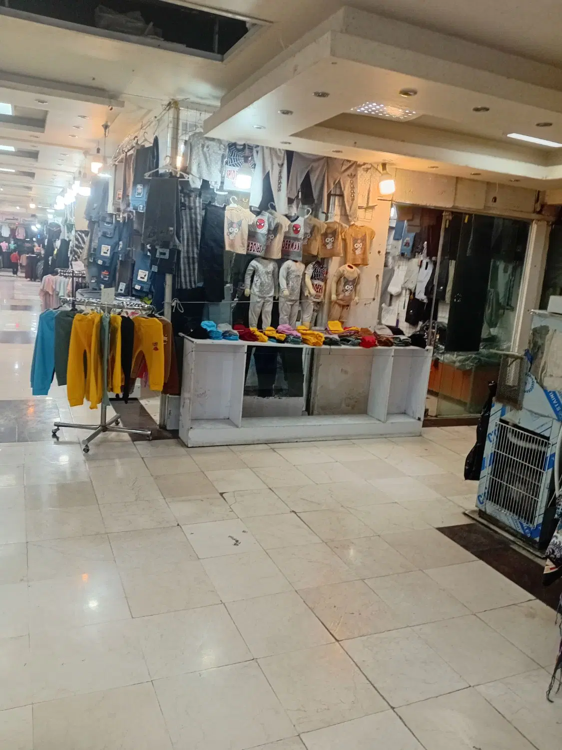 مغازه ۱۴متری چسبیده ب حرم خ نواب