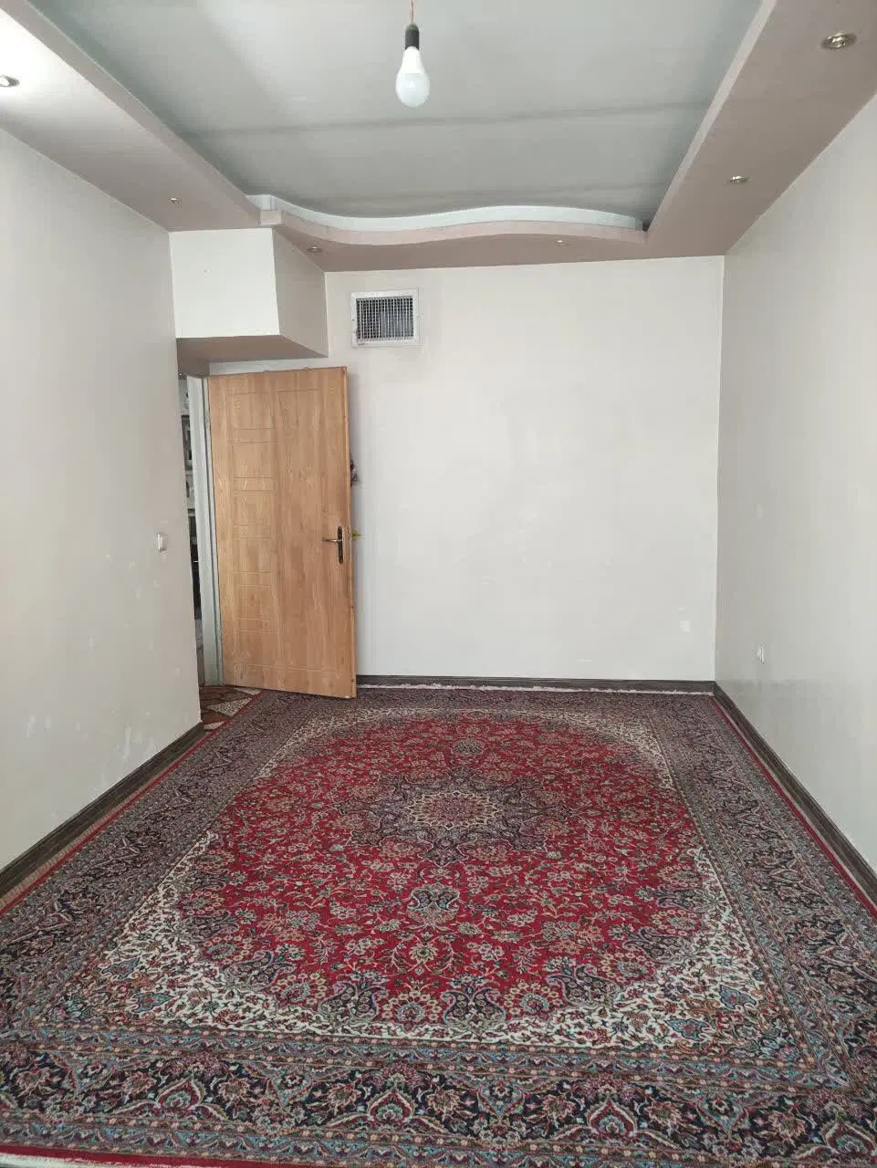فروش خانه ۱۶۰ متری شیک با سوییت۳۰ متری و حیاط بزرگ