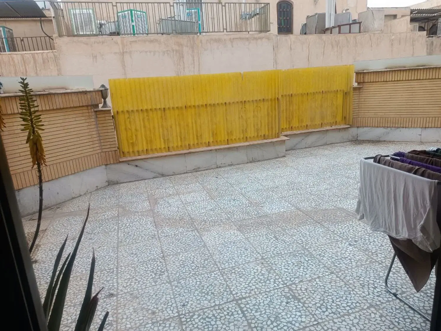 اجاره تکخواب ۹۰متری با حیاط خلوت