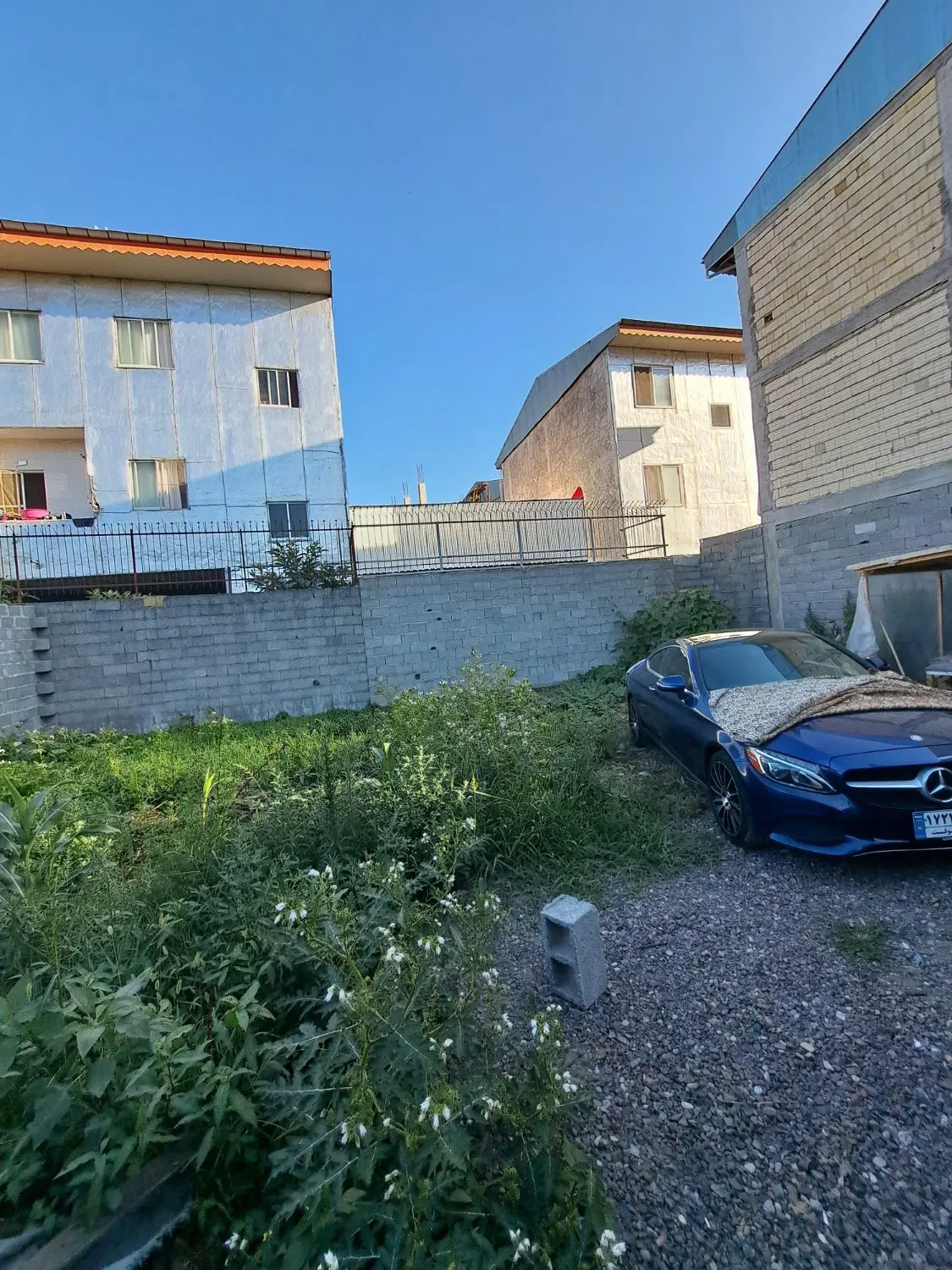 زمین دور دیوار محدوده تالاب عینک حمیدیان شکاری