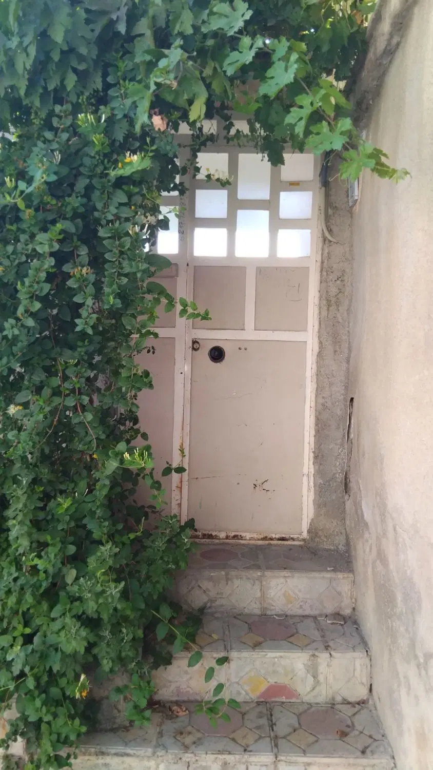 ۱۰۲متر زمین _ سه نبش_ ۷۰متر بنا _