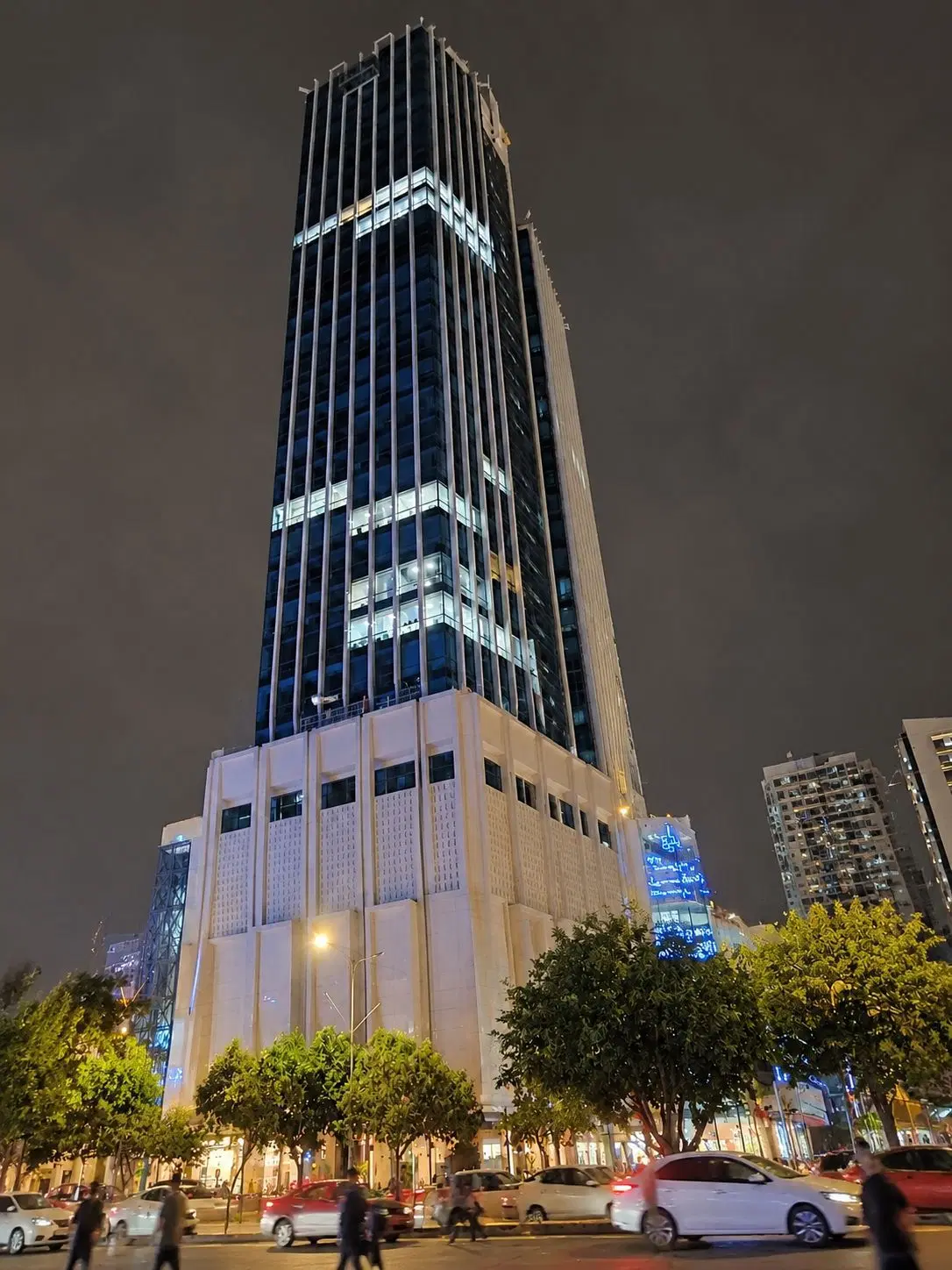 ۱۵۰  متر آپارتمان در قلب گلشن