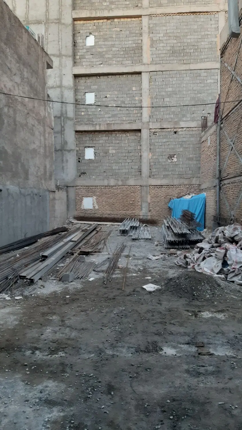 ۱۲۰ متر زمین بر ۹