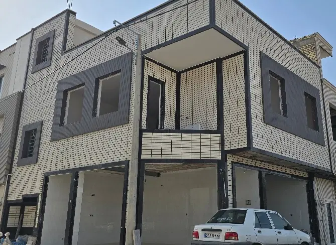 فروش منزل مسکونی و دو مغازه تجاری