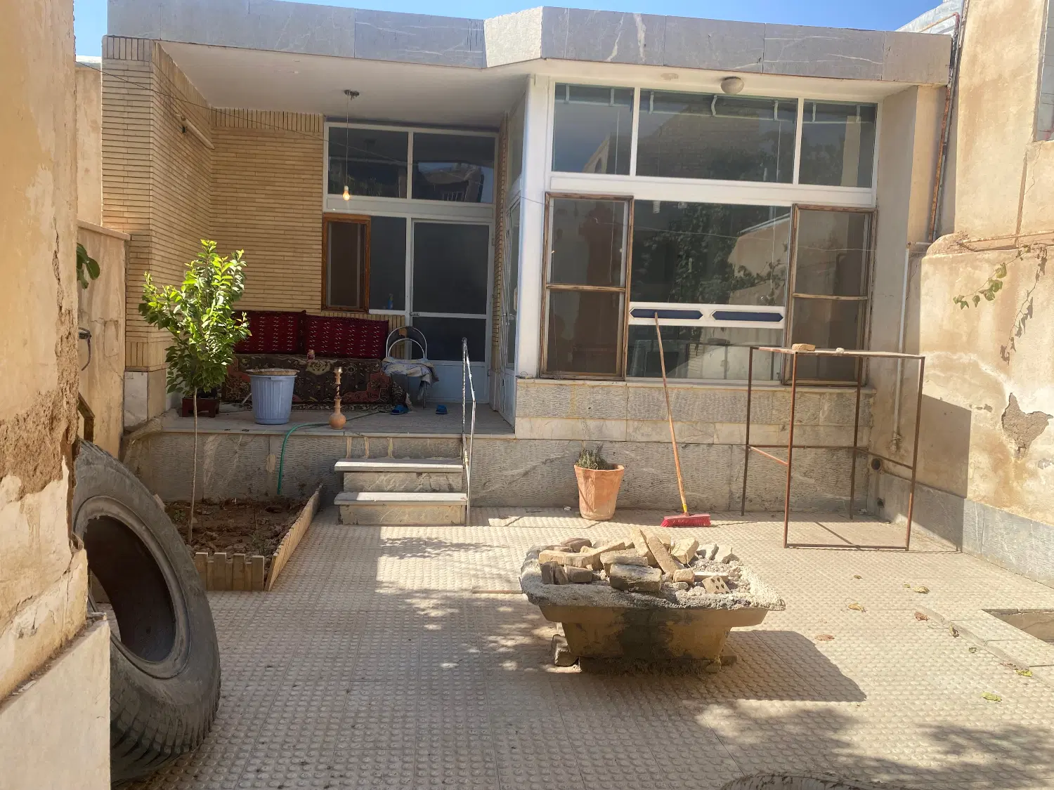 خانه پشت دیبرستان یاوری