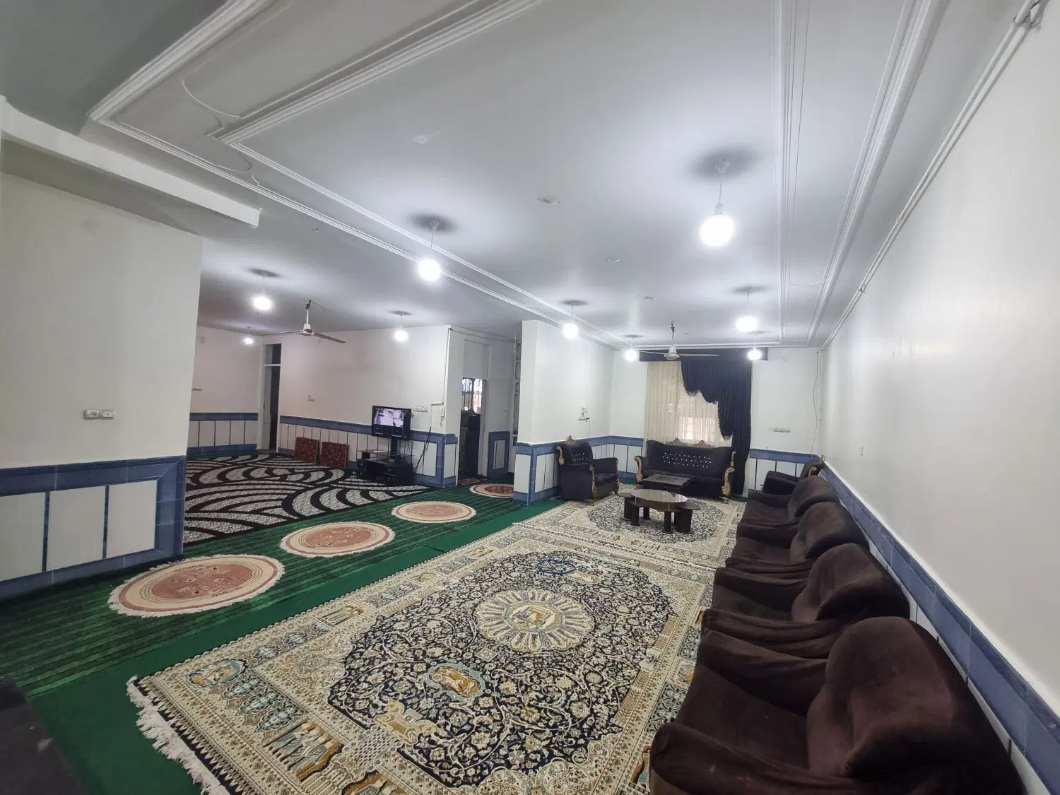 فروش یکجا ویلایی به همراه دو واحد آپارتمان ۱۰۰متری