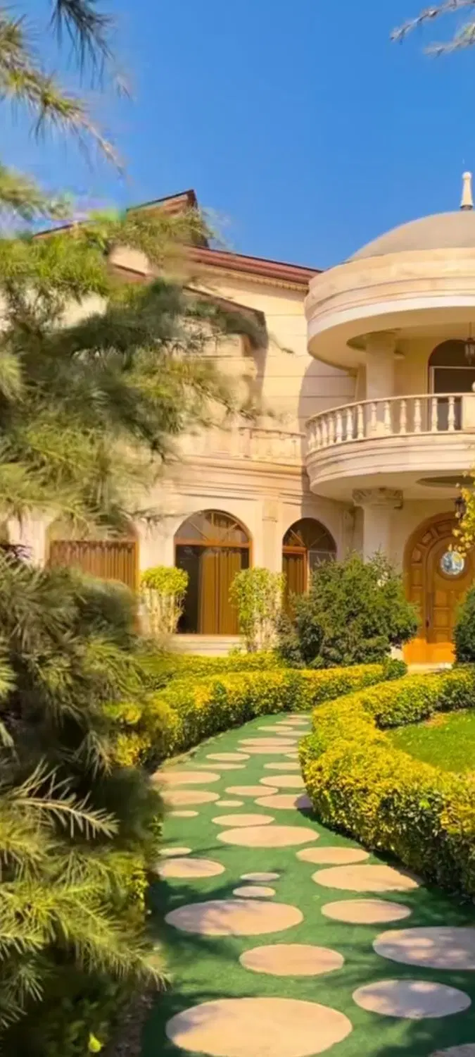 خانه ویلایی زیبا۳۰۰۰مترسرمایه گذاری