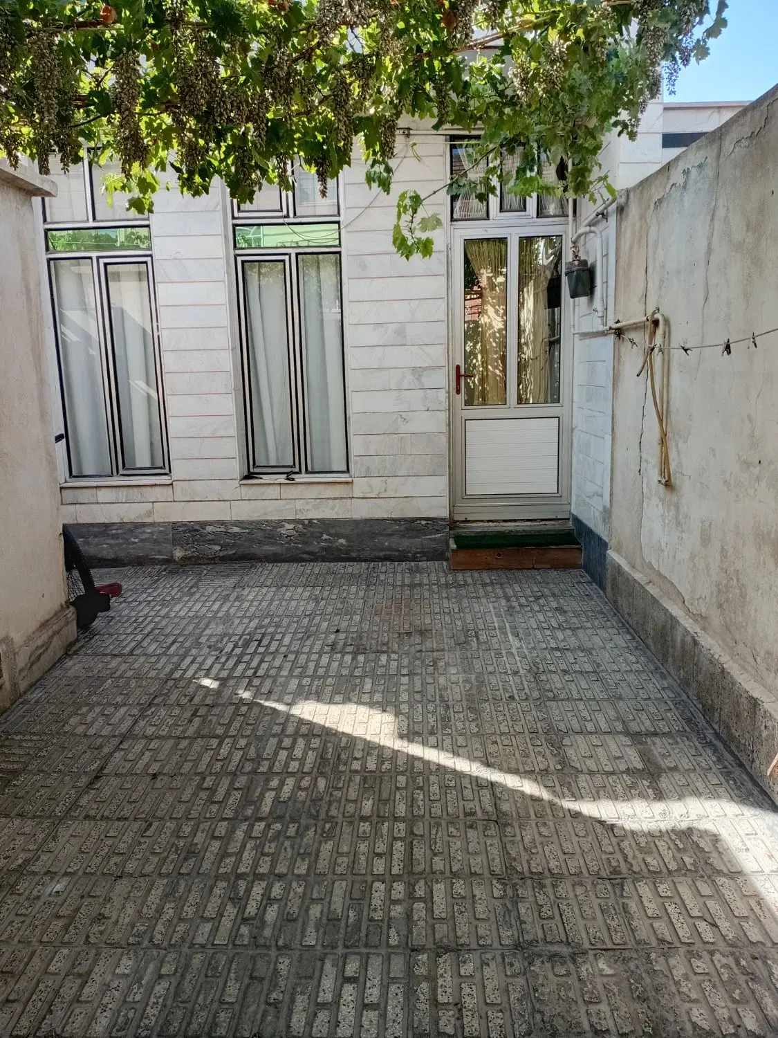 خانه ویلایی سه طبقه دو نبش یحیی آباد