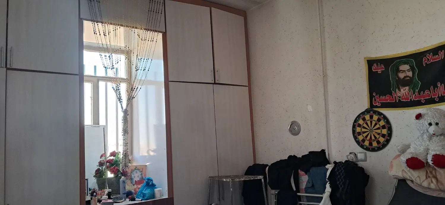 واحد ۱۰۰ متری، خیابان دانشجو