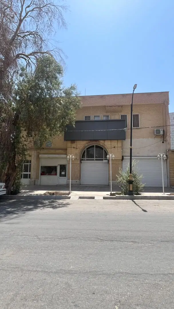 ۲دهنه مغازه و ۳واحد مسکونی طبقه بالا