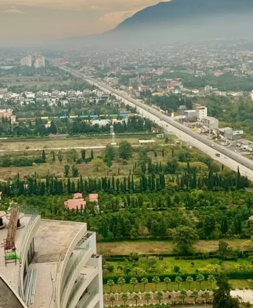 فروشی ۹۸ متری