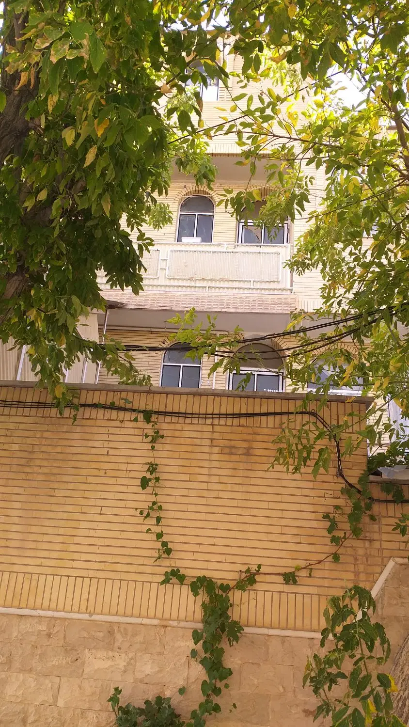 فروش آپارتمان طبقه دوم از ساختمان ۳طبقه