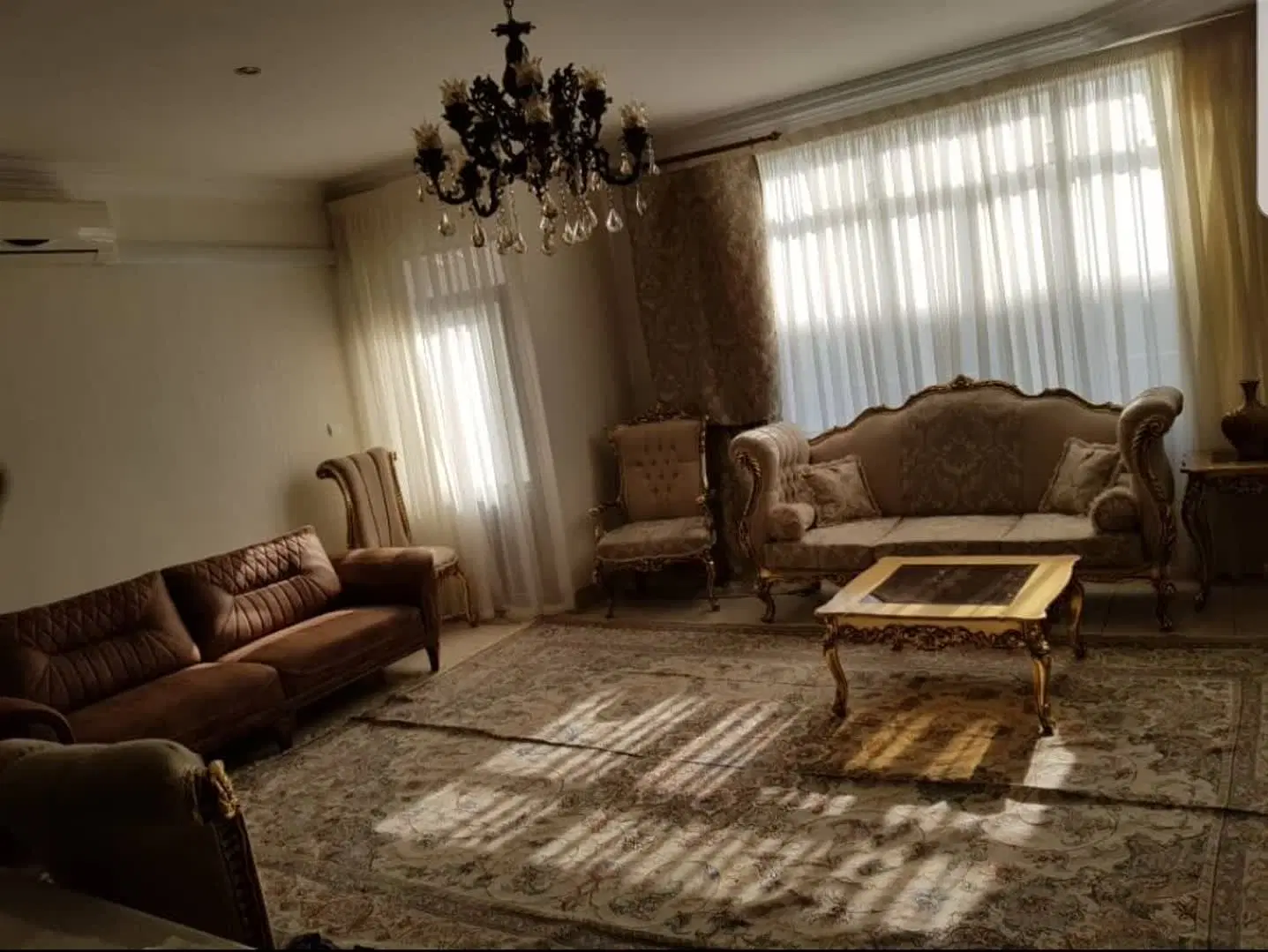 ویلایی 1000متردونبش حاشیه وکیل آباد