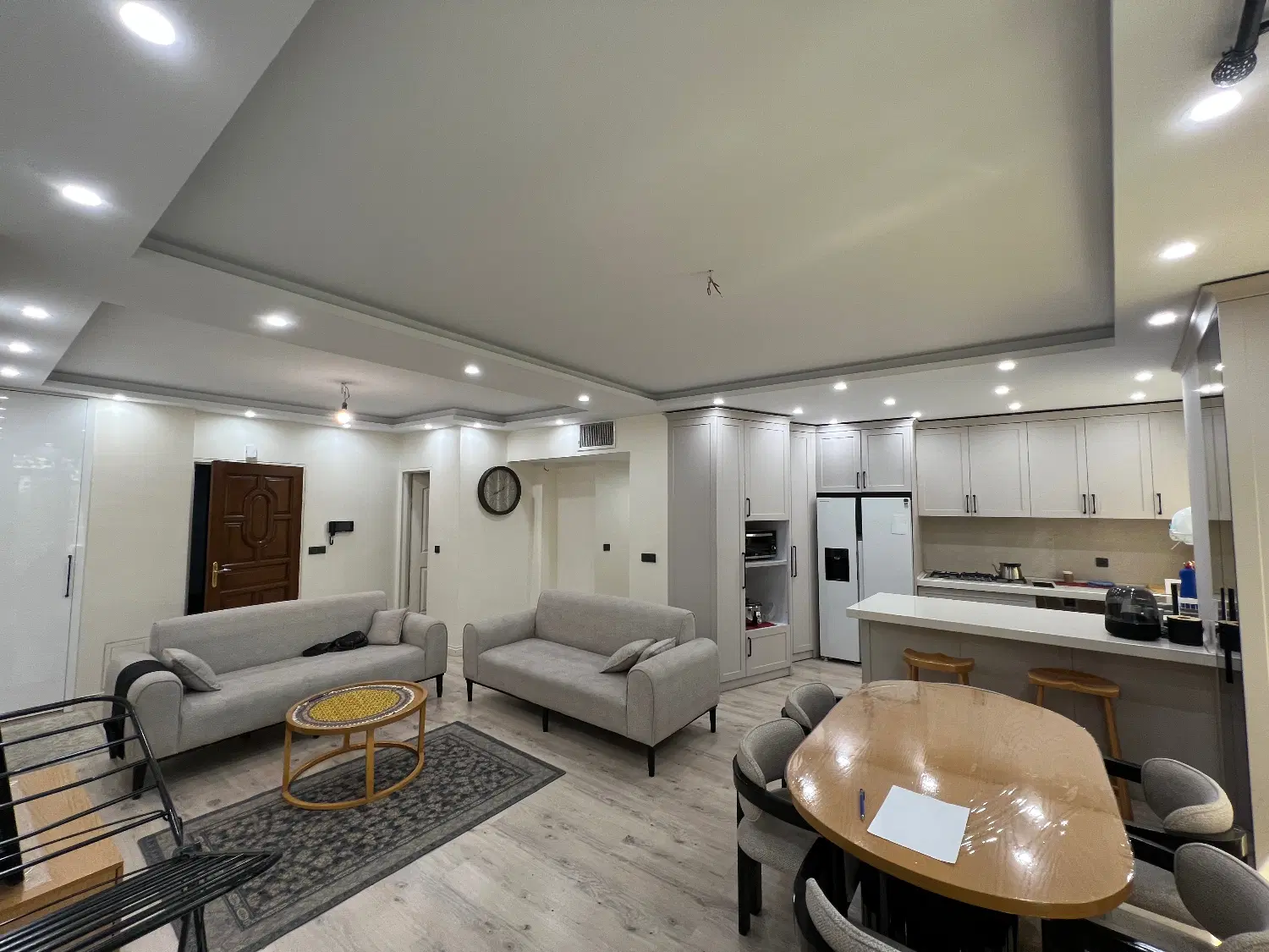 اپاراتمان ۸۳ متری (دو خوابه)