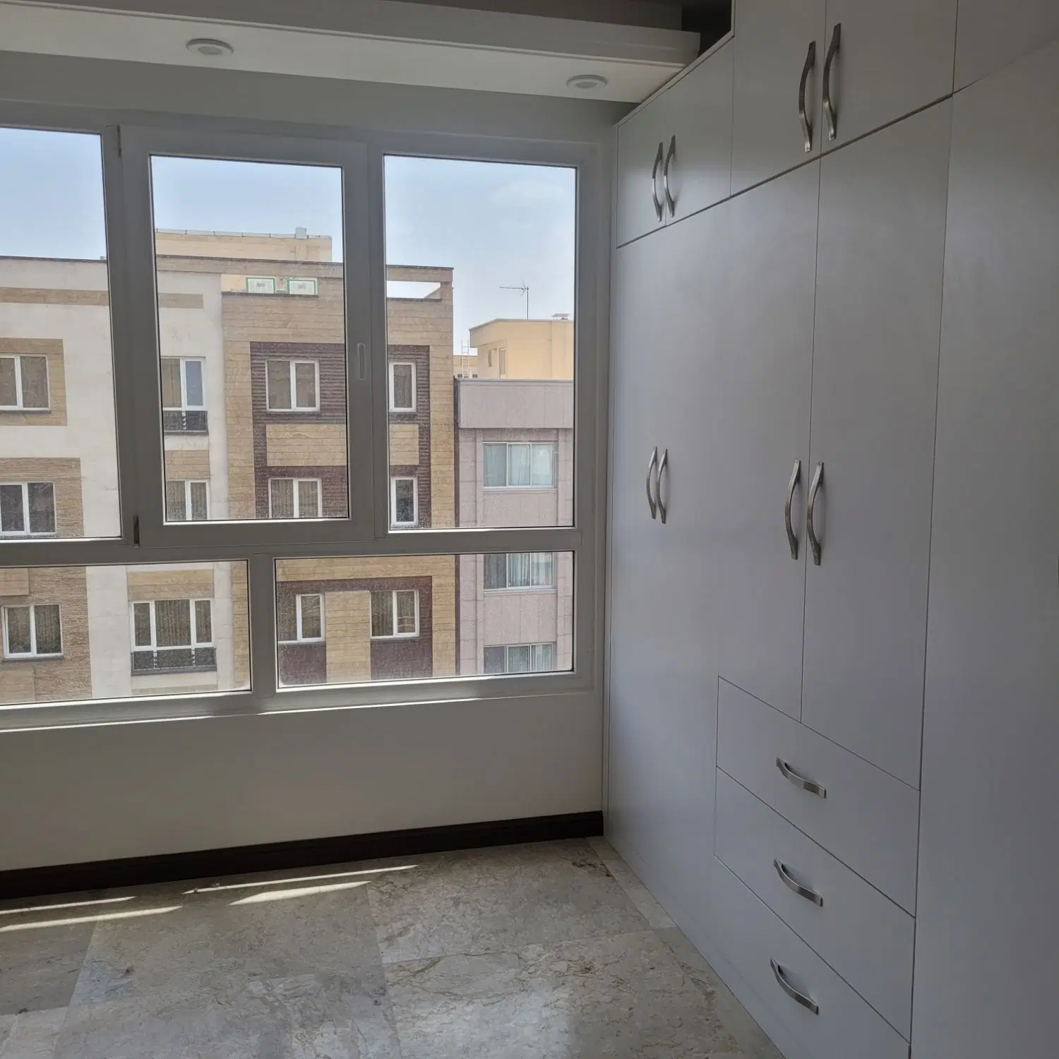 گیشا_ بلوارفروزان فر _خیابان سوسن_آپارتمان 60 متر