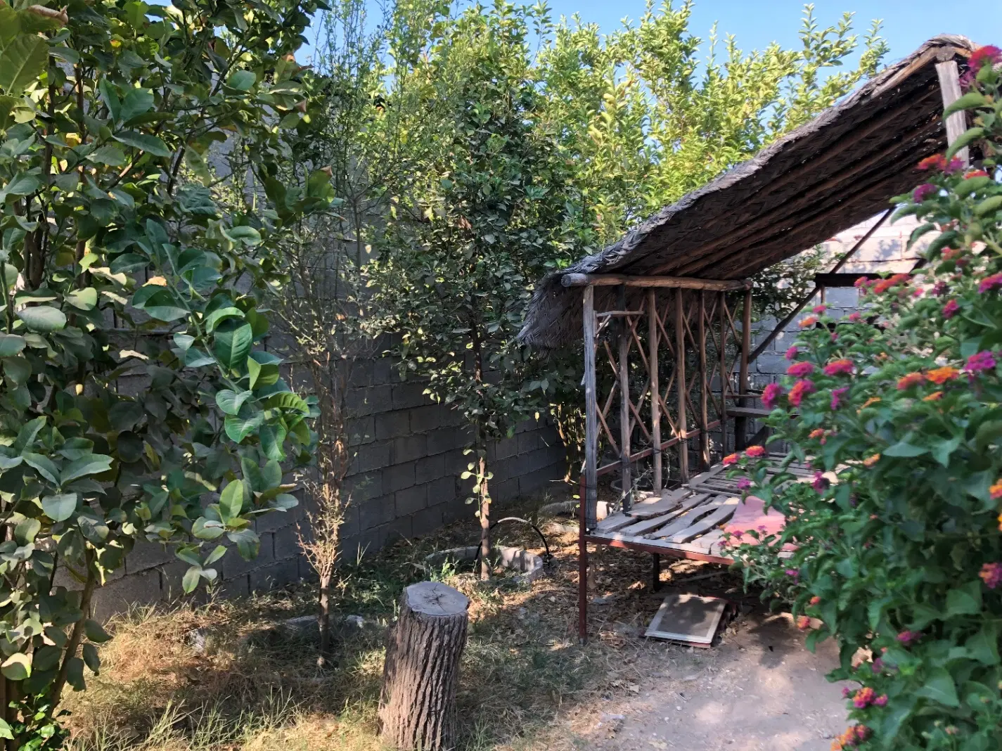 خانه کلنگی ۴۲۶ متری به همراه مغازه ۶۰ متری خوشمکان
