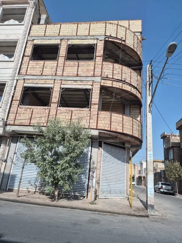 ۳ طبقه نیمه کاره کامکار