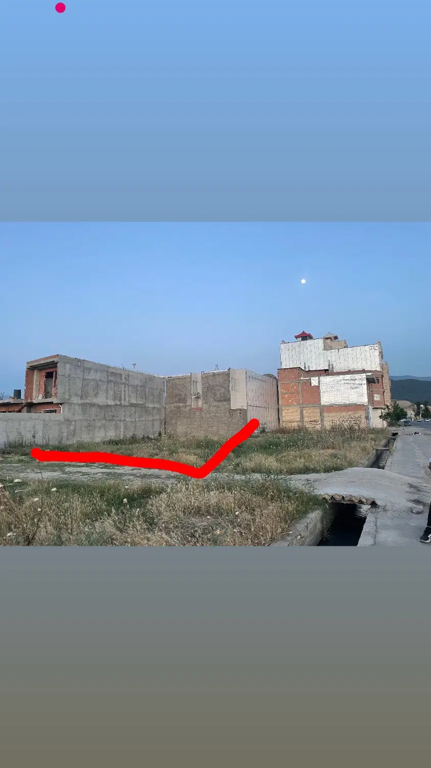 زمین مسکونی کاربری دار با دهنه ده ۲۰متری معلم