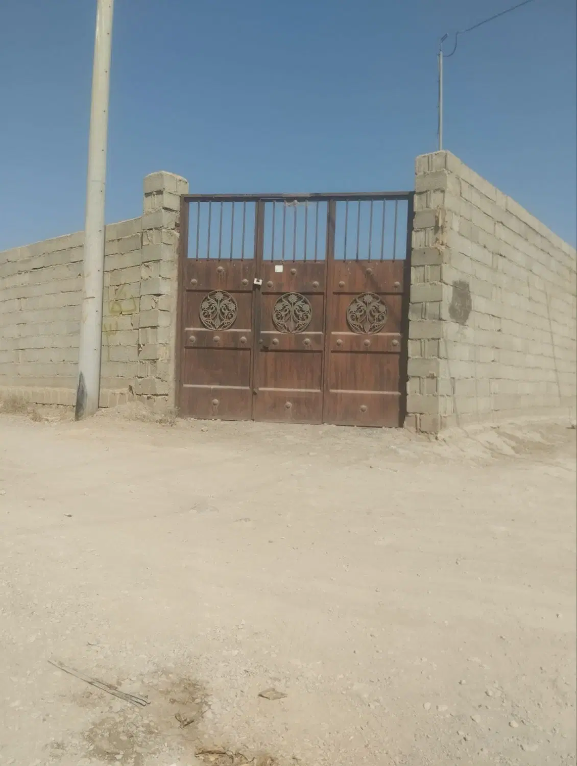 باغ 900 متری گلدشت با ساختمان و کنتور برق شخصی